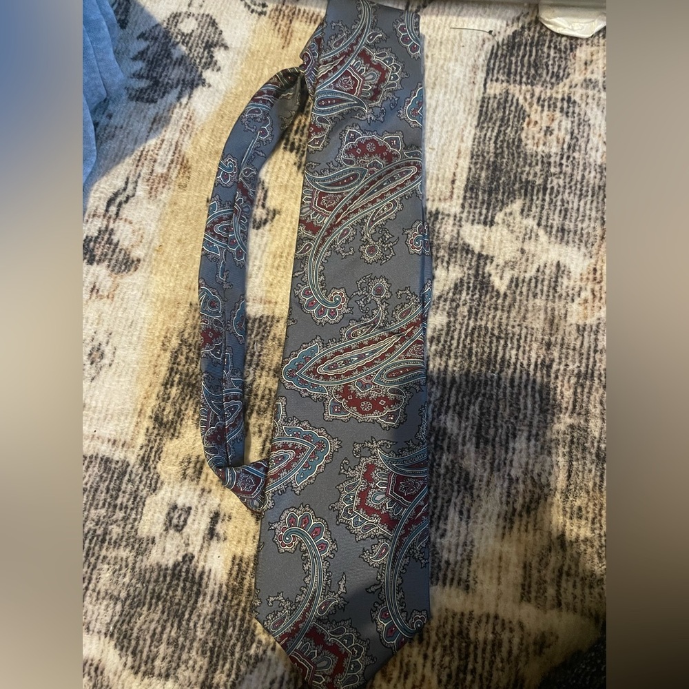 Men’s lands end gray paisley necktie-100% silk